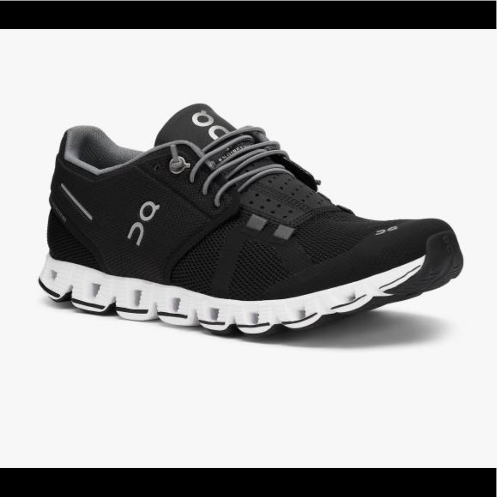 On cloud running shoes women size 7
